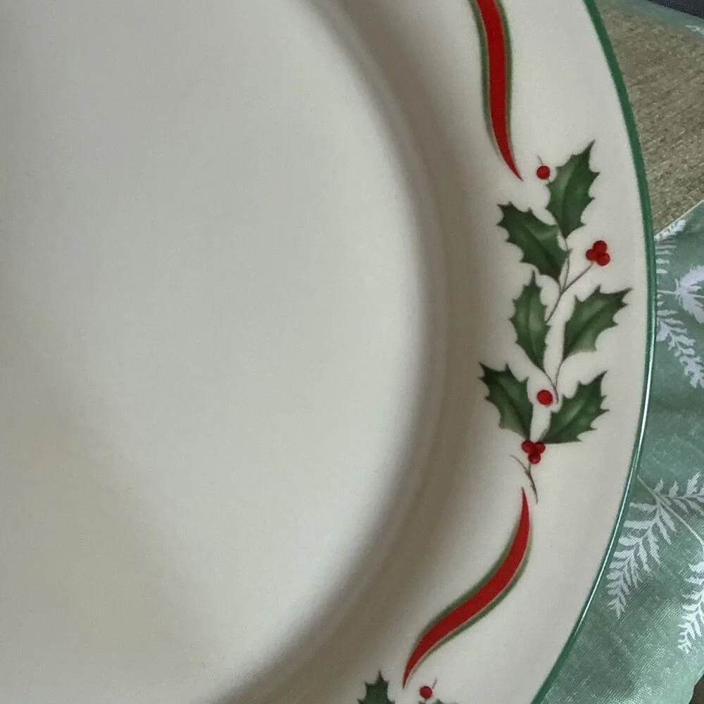 Lenox Chinastone COUNTRY HOLLY Dinner Plate  10.75” Made In USA Microwave Safe